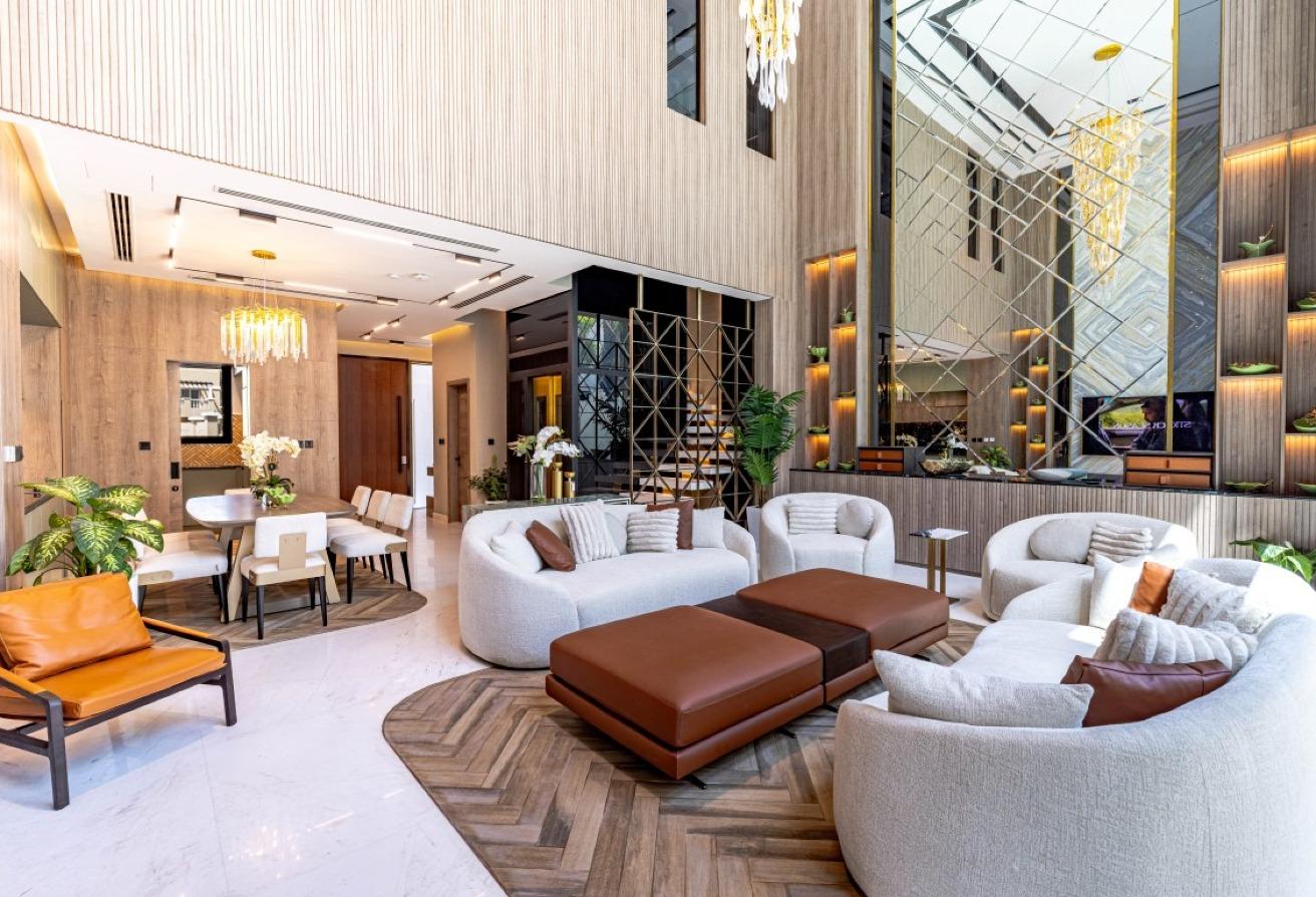 LUXURY 5 BDR VILLA / READY TO MOVE