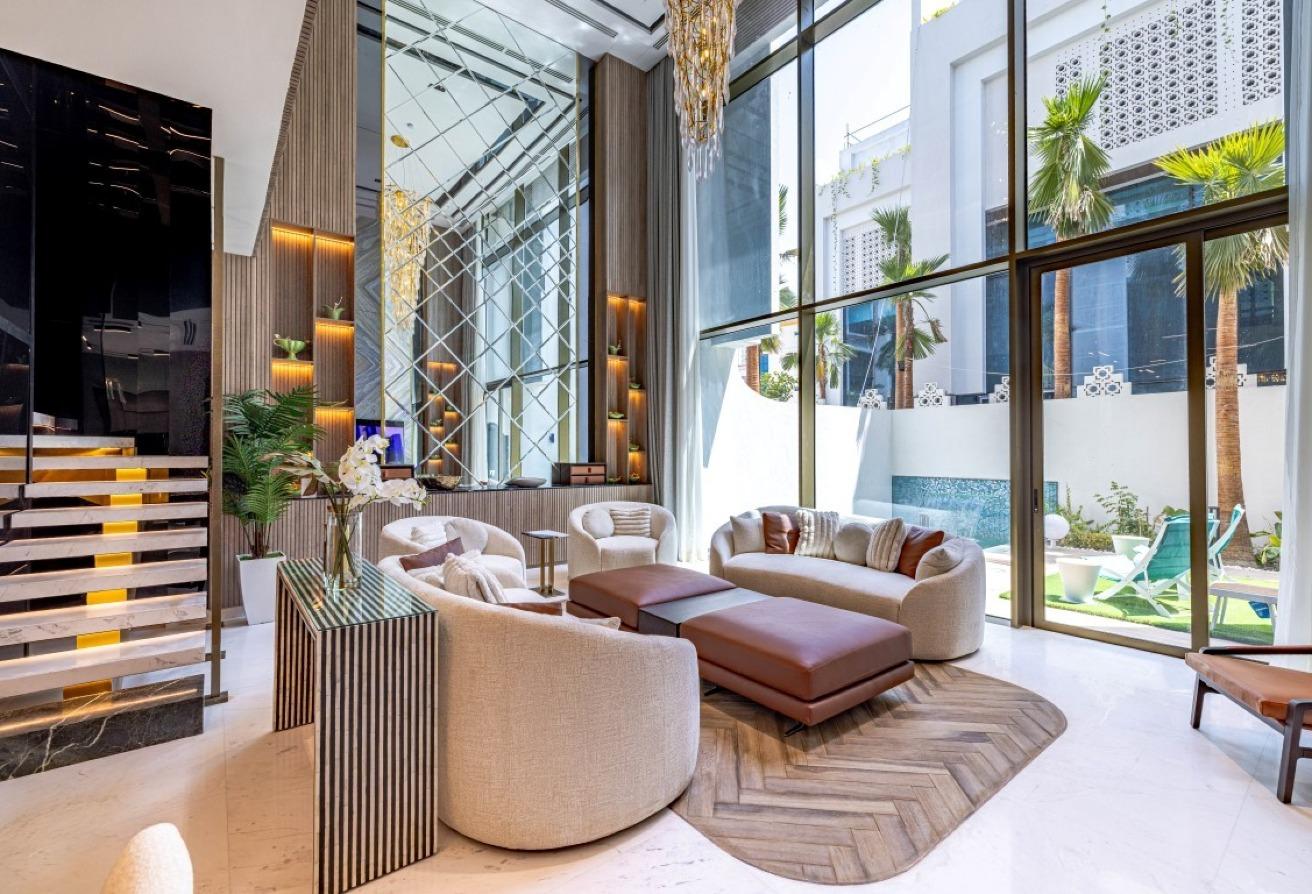 LUXURY 5 BDR VILLA / READY TO MOVE
