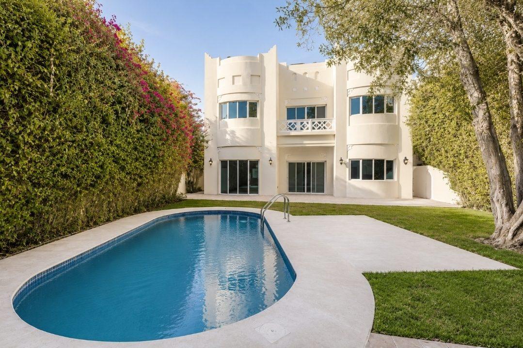SPACIOUS VIP VILLA WITH PRIVATE POOL AND GARDEN